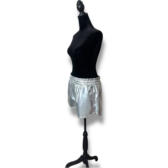Pumpkino Shiny Silver Retro Inspired Elastic Waist Front Pockets Shorty Shorts - Picture 13 of 16
